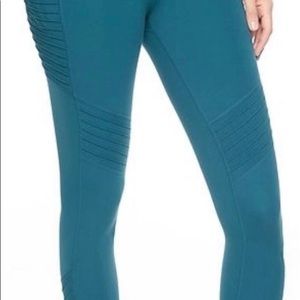 New Athleta Stash Pocket Moto Tight In Powervita